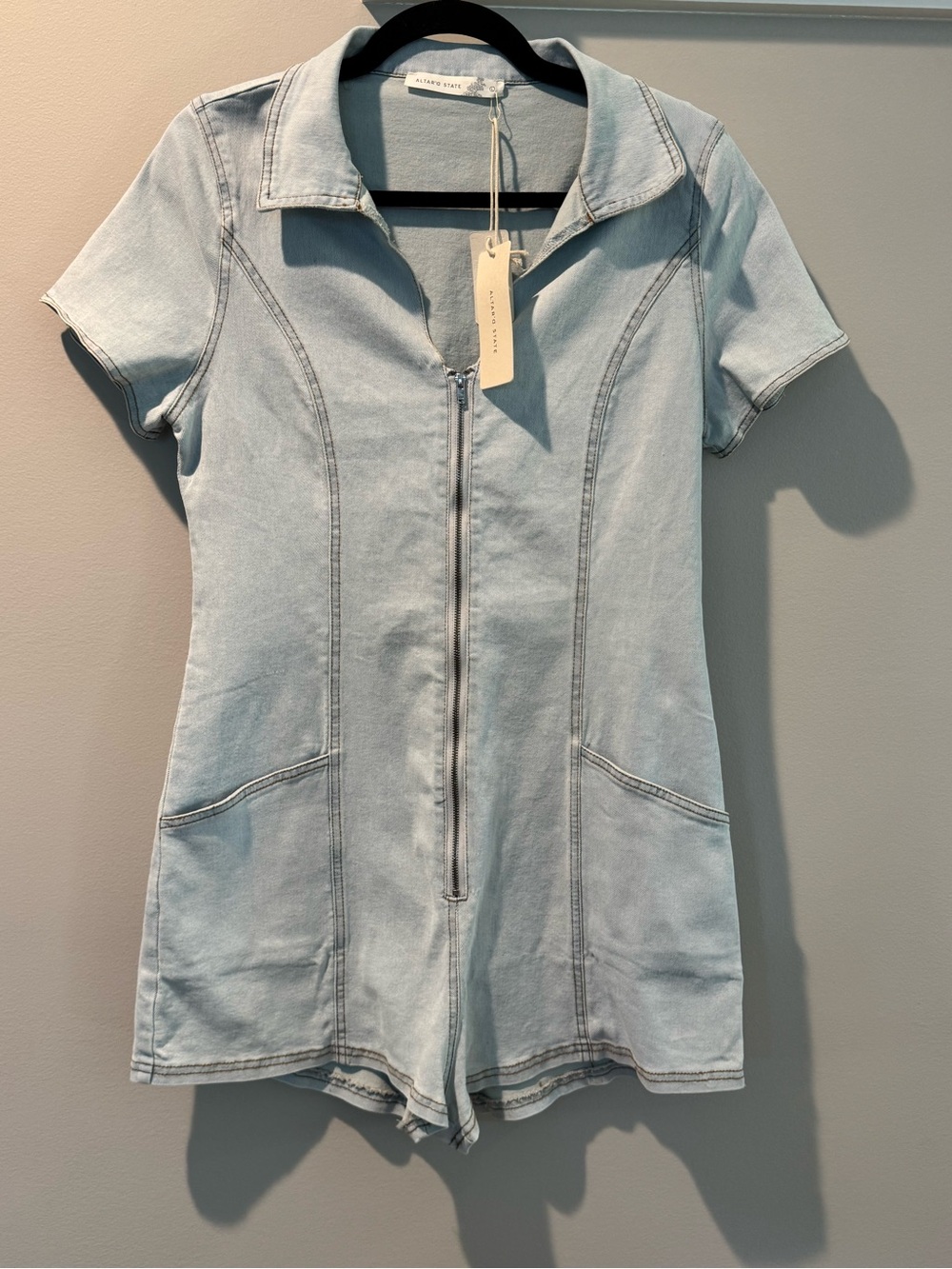 Altar’d State NWT Light Wash Denim Zip Front Romper Short Sleeve L